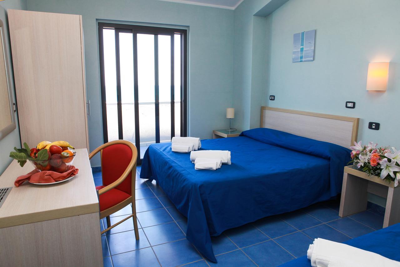 Club Esse Costa Dello Jonio Hotell Mandatoriccio Marina Eksteriør bilde
