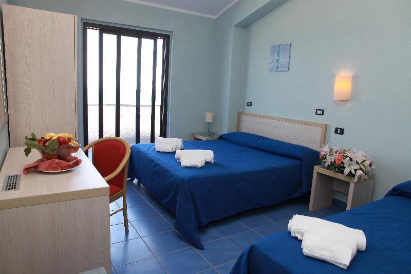 Club Esse Costa Dello Jonio Hotell Mandatoriccio Marina Eksteriør bilde